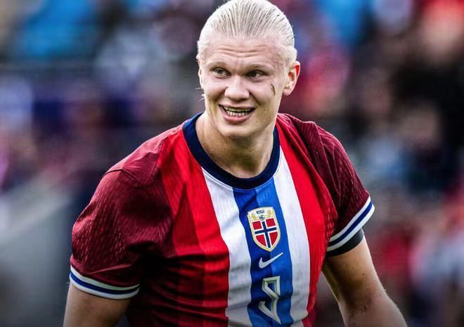 自宣，伯恩利19岁小将阿德科亚分享与利物浦签约的照片