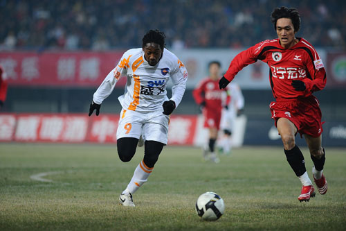 李新翔传射张琳芃赛季首球 上海海港3-0大连英博